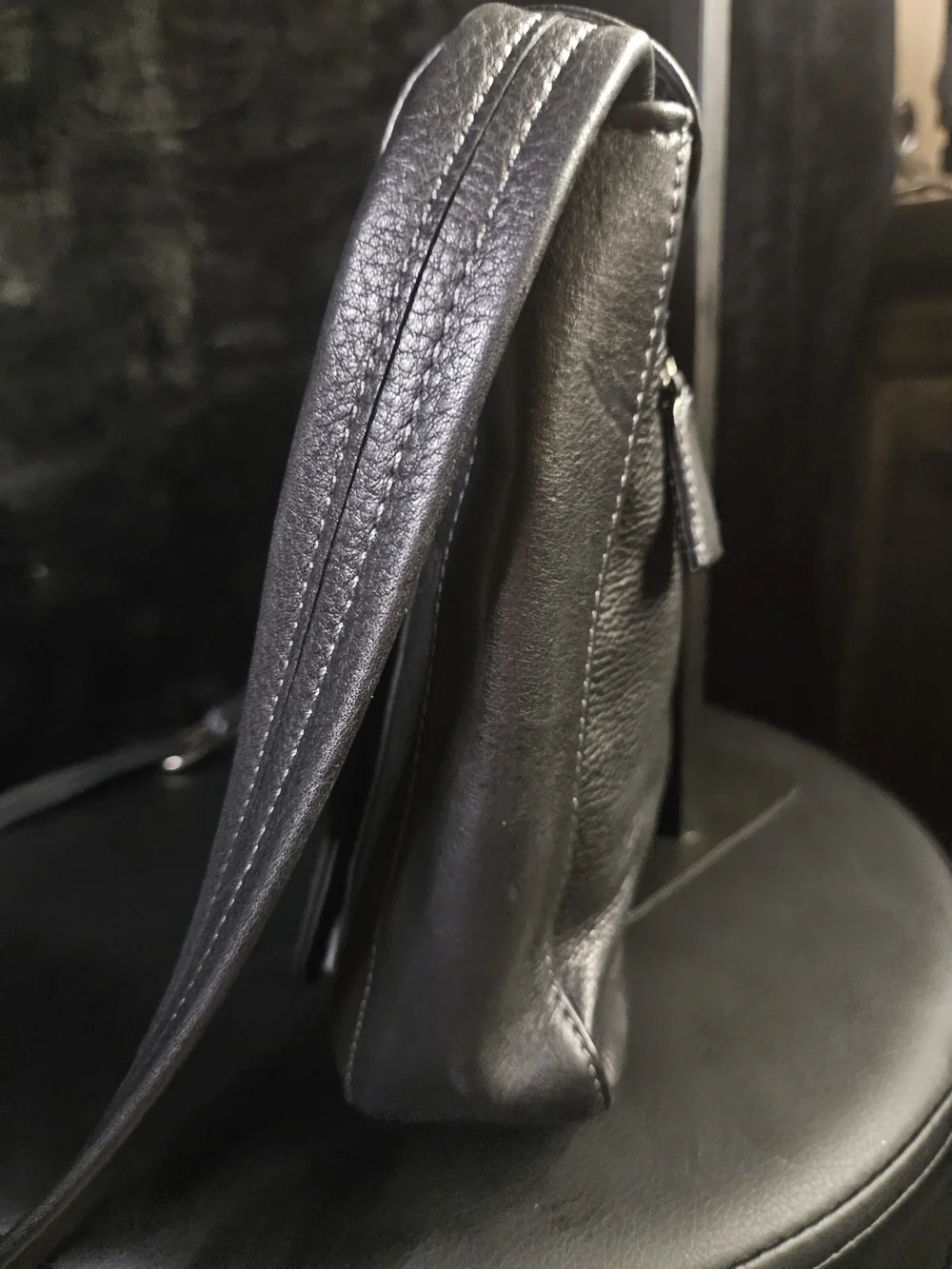 Tignanello Black Leather Messenger Bag - Sleek Men’s Shoulder Bag